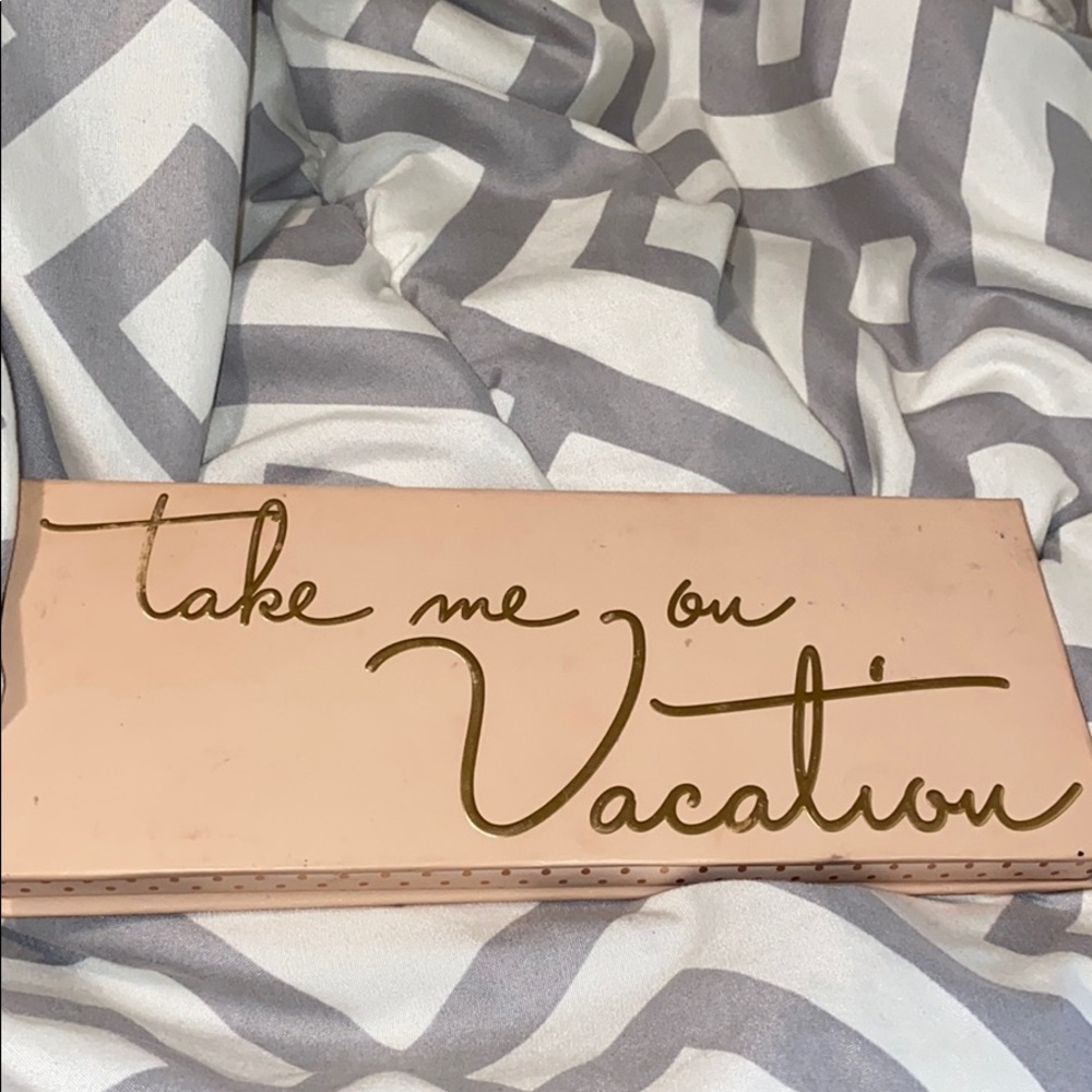 Kylie Jenner- Take Me On Vacation Eyeshadow Pallet